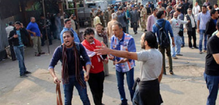 اشتباكات بمحيط محكمة عابدين بسبب طعن النيابة على إخلاء سبيل متهمي التحرير