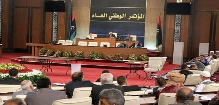 متظاهرون يقتحمون قاعة المؤتمر الوطني العام في طرابلس