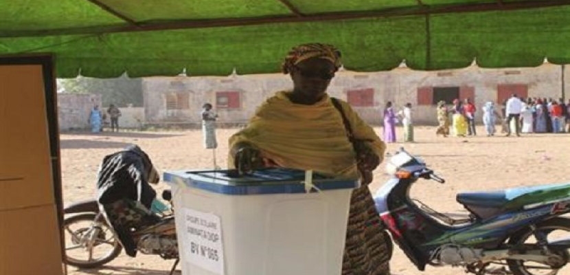 الناخبون يتوافدون على مراكز الاقتراع في مالي