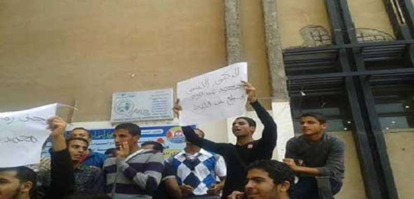 طلاب الاخوان يتظاهرون للافراج عن زملائهم بجامعة عين شمس