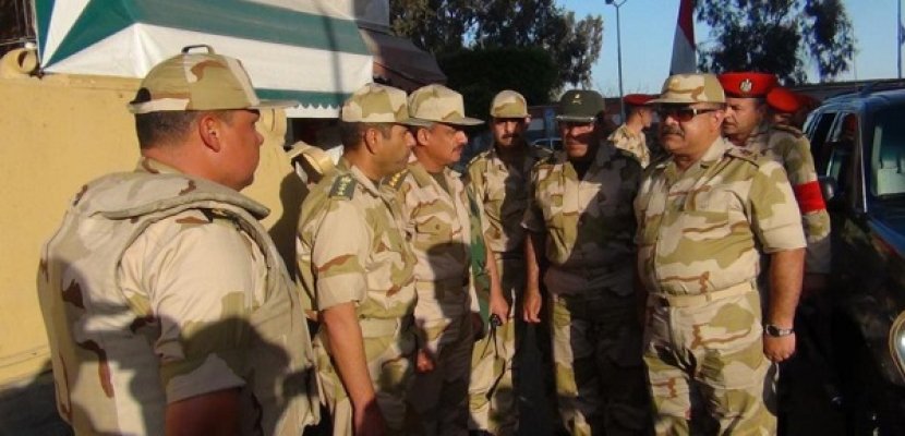 قائد الجيش الثانى يتفقد عناصر وقوات التأمين فى شمال سيناء