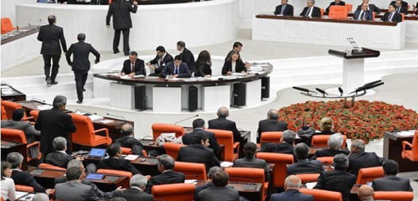 البرلمان التركي يتبنى مشروع قانون مثير للجدل حول الإنترنت