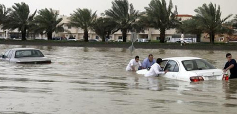 20 قتيلاً جراء الأمطار والسيول بالسعودية والعراق