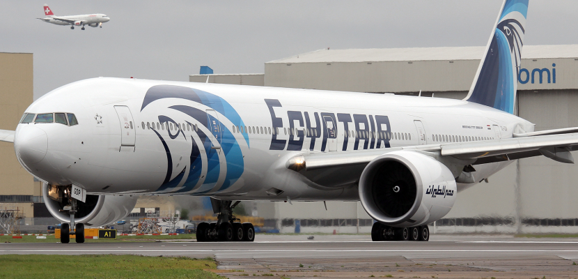 مصر الطيران توقف رحلاتها للعاصمة الليبية بعد قصف مطار طرابلس
