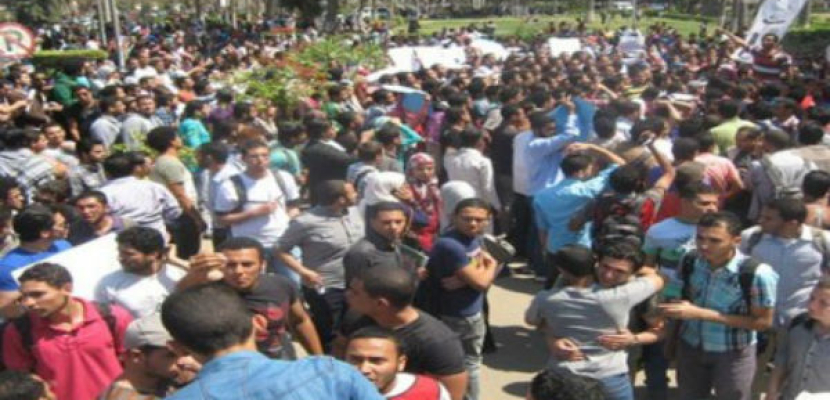 طلاب الفنون والهندسة والزراعة بجامعة الأسكندرية يواصلون إضرابهم