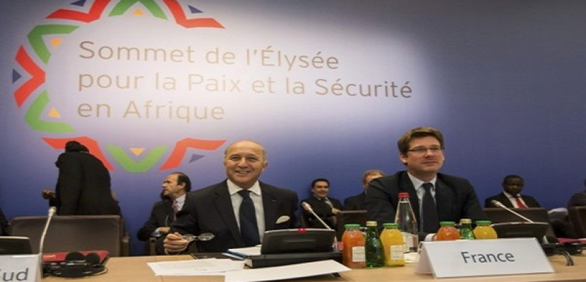 الرئيس الفرنسي يحث الزعماء الأفارقة على تولي زمام شؤونهم الأمنية