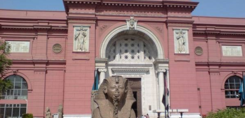الآثار توافق على دعم حملة ” المصريون يشيدون المتحف المصرى “