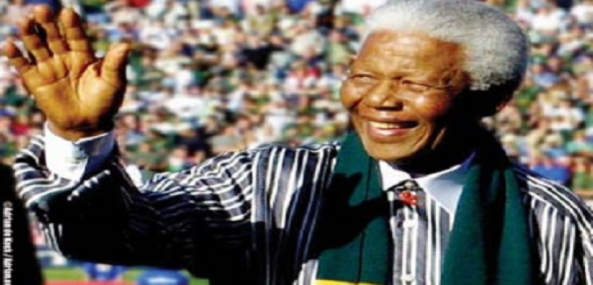 العالم ينعى “مانديلا” ..و يشيد بشجاعته وتصميمه