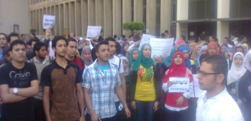 طلاب الازهر ينظمون وقفات احتجاجية امام ادارة الجامعة