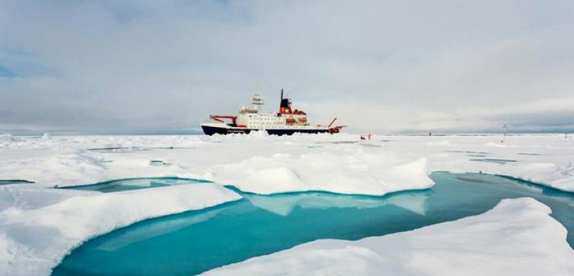 سائحون يقضون الكريسماس محاصرين بالجليد في المحيط القطبي الجنوبي
