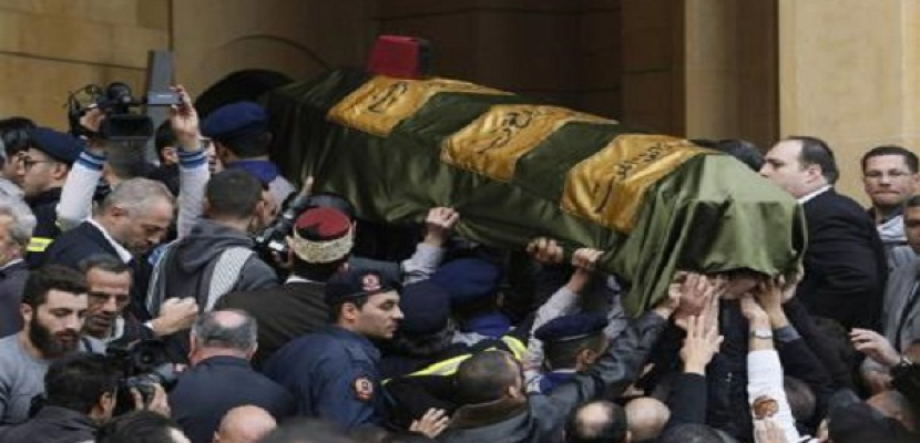 لبنانيون يشيعون جثمان شطح ويتهمون حزب الله باغتياله