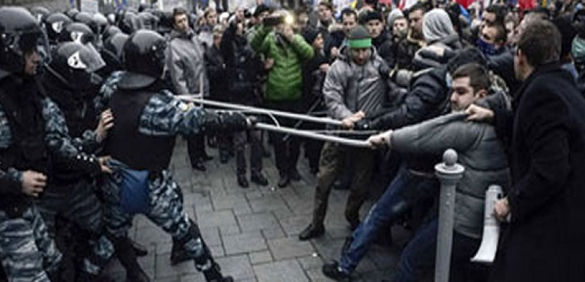 “دويتش فيلا”: شرطة أوكرانيا تعد لموجة جديدة من العنف ضد المتظاهرين