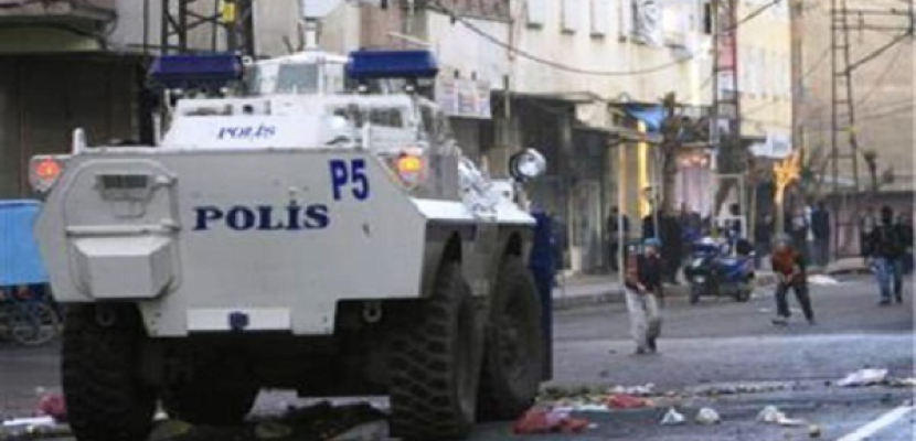 الشرطة التركية تلقي القبض على عشرات لتورطهم في عمليات تنصت