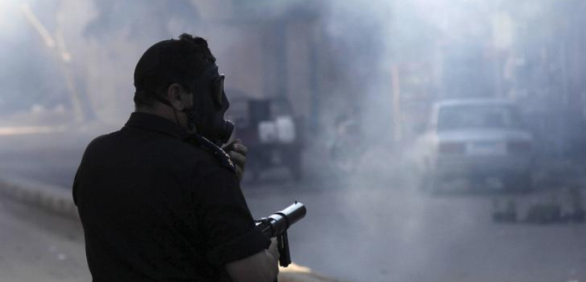 الشرطة تطلق قنابل الغاز لإعادة فتح طريق مصطفى النحاس بمدينة نصر