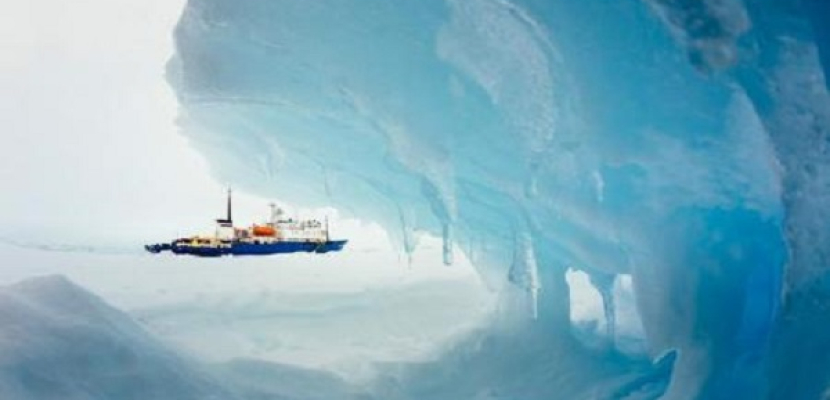 ركاب سفينة محاصرة وسط الجليد يعتزمون الاحتفال برأس السنة
