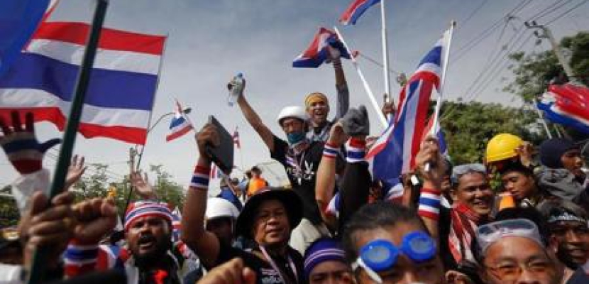 القادة العسكريون في تايلاند يستبعدون انقلابا