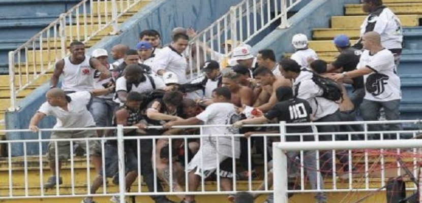 عنف جماهيري صادم يفسد نهاية الدوري البرازيلي