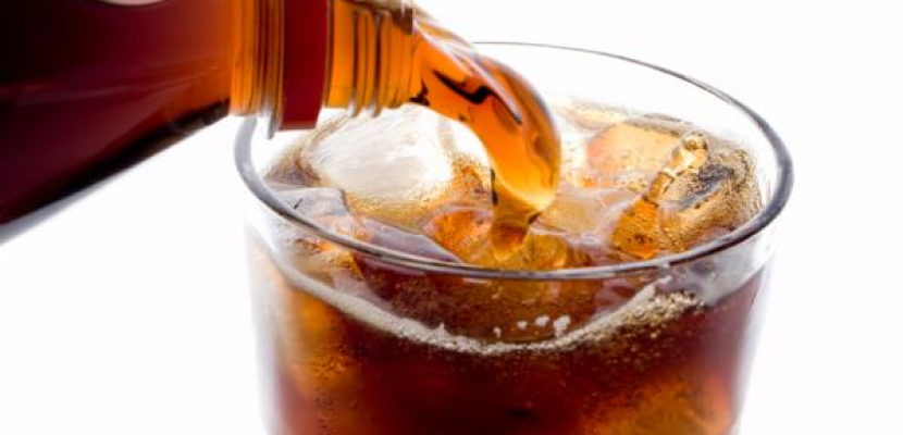 المشروبات الغازية ترفع خطر الإصابة المبكرة بأمراض القلب