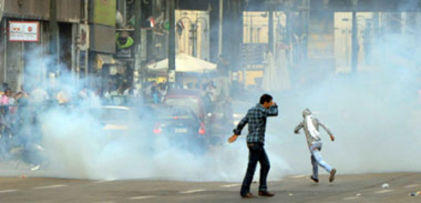 الأمن يطلق القنابل المسيلة للدموع لتفريق مسيرة الإخوان بالسويس