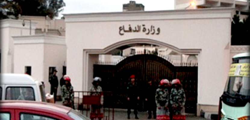الأمن يطلق قنابل الغاز على طلاب الإخوان لإبعادهم عن محيط “الدفاع”