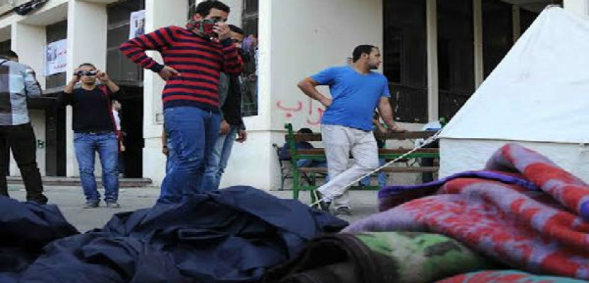 استمرار اعتصام عمال مصنع الشركة المصرية الهندية بالعين السخنة