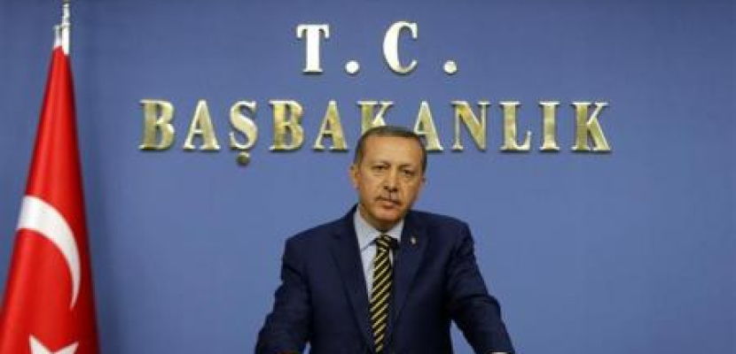 الليرة التركية تسجل مستوى منخفضا جديدا مع تصاعد التوتر السياسي
