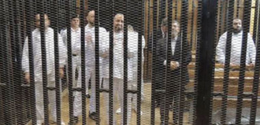 مرسى يعترض على عدم حضوره محاكمته ويحذر: اللى بيحصل ده حاتتحسبوا عليه