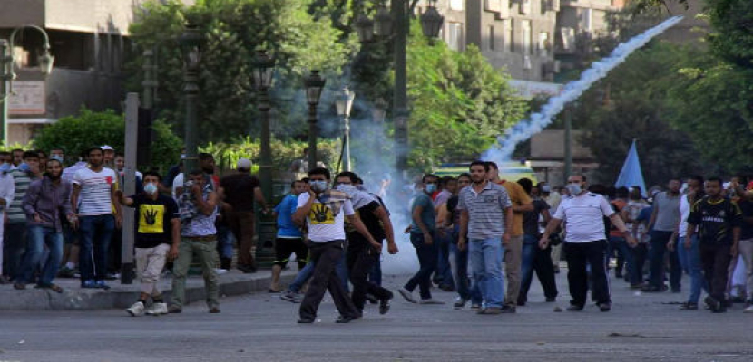 الأمن يطلق قنابل الغاز لتفريق مسيرات أنصار الإخوان بالهرم والمهندسين ومدنية نصر