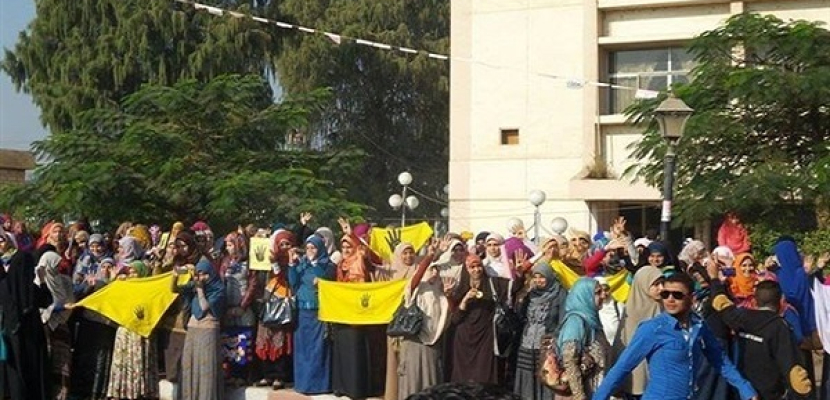 الأمن يفرق مظاهرة لطالبات الاخوان بالأزهر أمام المدينة الجامعية