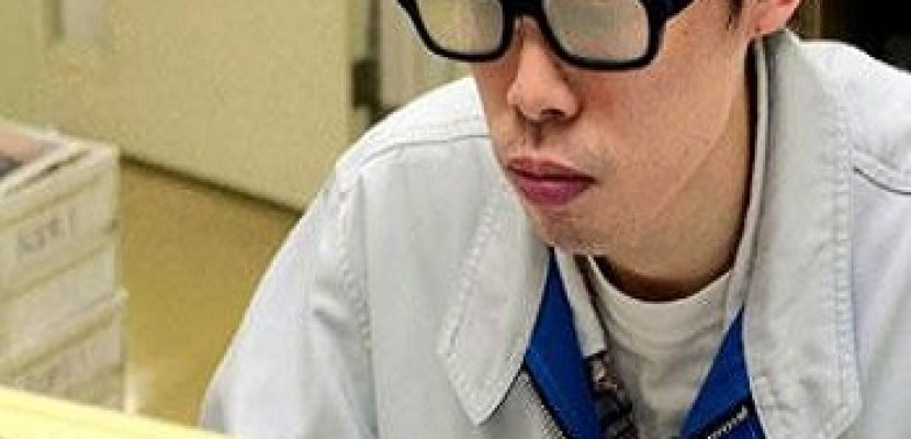 اليابان تنتج نظارات «ترمش» لتريح العينين أثناء الجلوس أمام الكومبيوتر