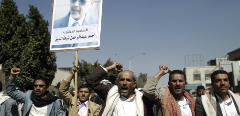 مقتل 35 يمني في اشتباكات بين الحوثيين وقبيلة حاشد