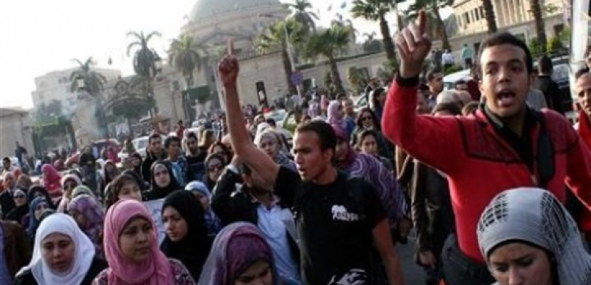 طلاب الإخوان بجامعة القاهرة يقتحمون المجلس الأعلى للجامعات ويقطعون شارع مراد والنهضة