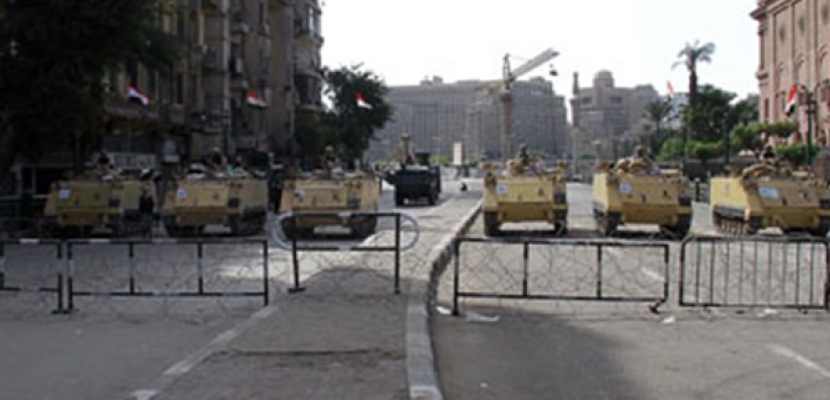 تمركز 21 آلية عسكرية بمداخل “التحرير” وإغلاق محيط “الداخلية”