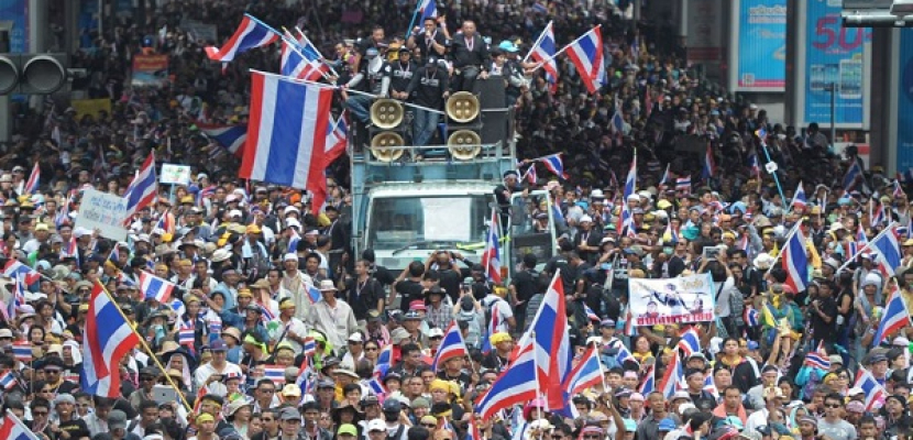 اشتباكات بين متظاهرين وقوات الشرطة فى بانكوك