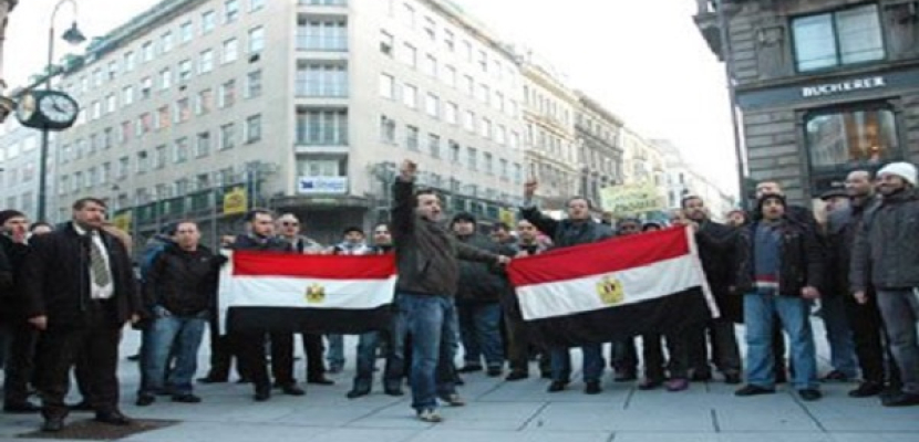 مصريون يتظاهرون أمام سفارتنا في لندن للتنديد بالعمليات الإرهابية