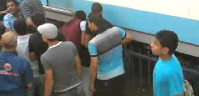 شاب يلقي بنفسه تحت عجلات مترو الأنفاق بمحطة الزهراء.. وفوزي: تم انتشال الجثة والحركة منتظمة حاليًا