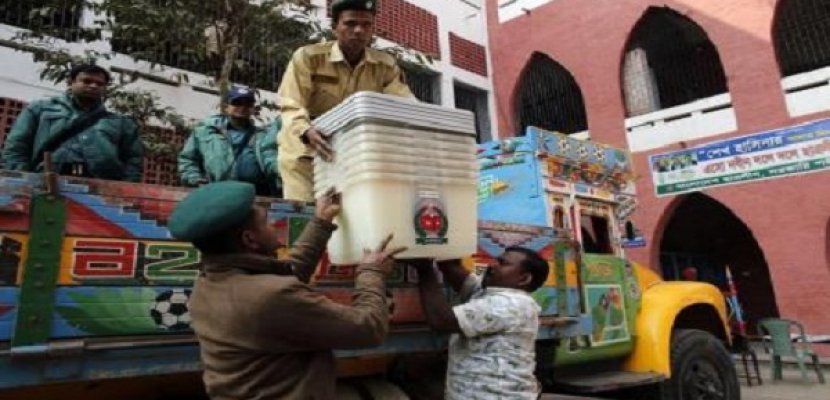حرق 60 لجنة اقتراع عشية انتخابات متنازع عليها في بنجلادش