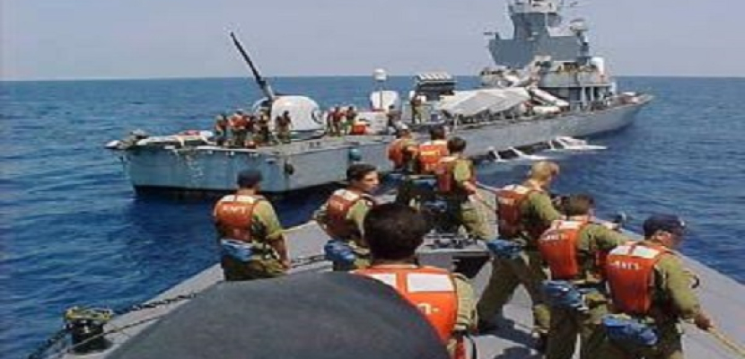 معاريف: إصابة 15 جنديا إسرائيليا خلال احتراق سفينتهم أمام شواطئ غزة