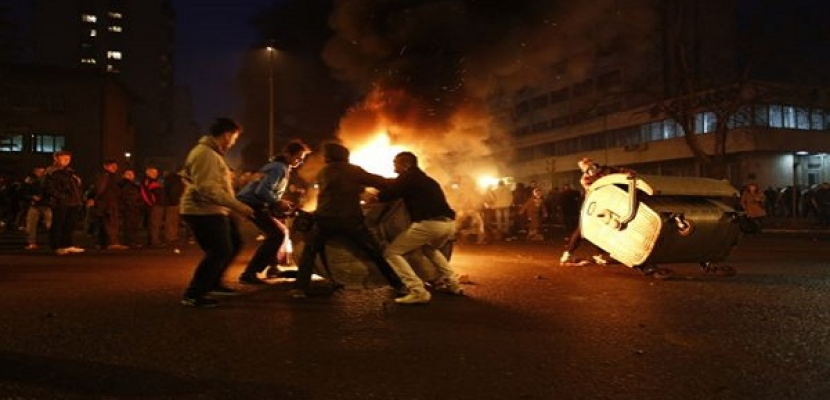 متظاهرون يحرقون مقر الرئاسة في سراييفو احتجاجاً على تردي الوضع الاقتصادي