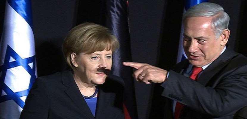الصورة الأكثر إحراجًا.. شنب هتلر على وجه ميركل بأصابع نتنياهو