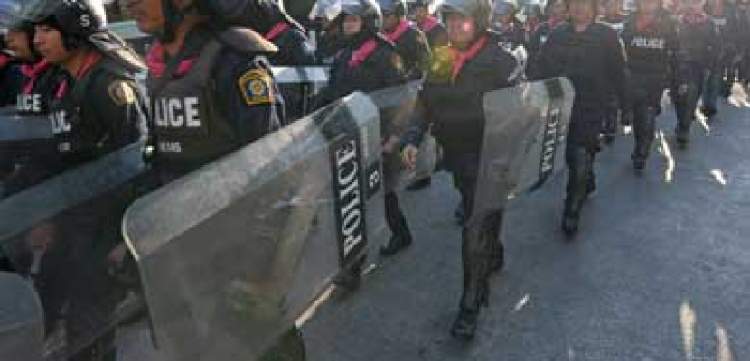 الشرطة تحاول استعادة مواقع استراتيجية أحتلها متظاهرون في بانكوك