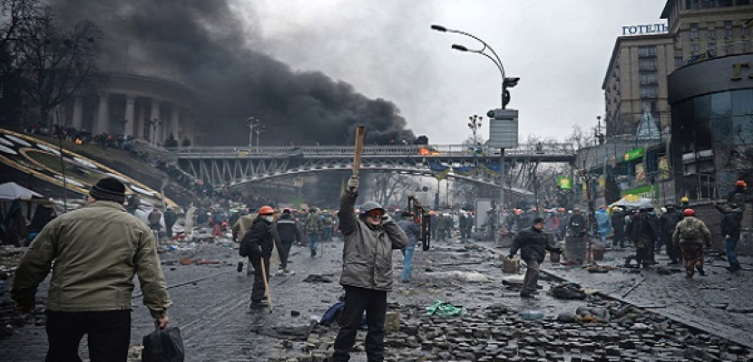 مقتل 15 أوكرانياً.. والرئاسة تحمل المحتجين المسؤولية عن بدء الإشتباكات