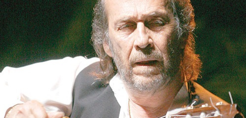 وفاة عازف جيتار الفلامنكو الإسباني باكو دي لوسيا