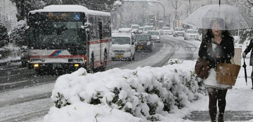 وفاة 12 شخصًا وانقطاع الكهرباء وتعطل حركة النقل جراء عواصف ثلجية هي الأقوى في اليابان