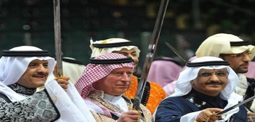 الأمير تشارلز يشارك في رقصة العرضة التقليدية في السعودية