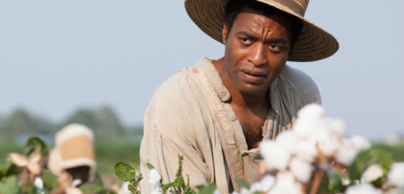 مخرج فيلم Twelve Years A Slave: يعكس العبودية في 2014 أيضًا