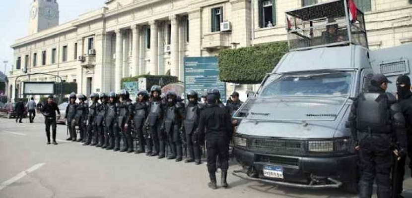 الشرطة والجيش يطوقان مداخل القاهرة الكبرى تحسبا لمظاهرات الاخوان