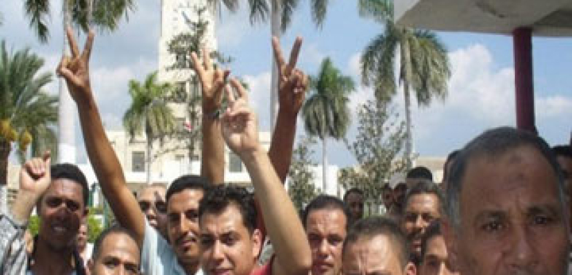 عمال “مصر للغزل والنسيج” بكفر الدوار يعلقون إضرابهم