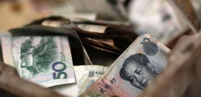 اليوان الصيني يهبط الي أدنى مستوى في 10 أشهر امام الدولار
