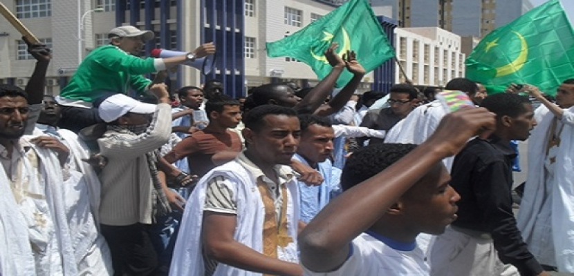 موريتانيون ينظمون مسيرة احتجاجًا على تدنيس مصاحف